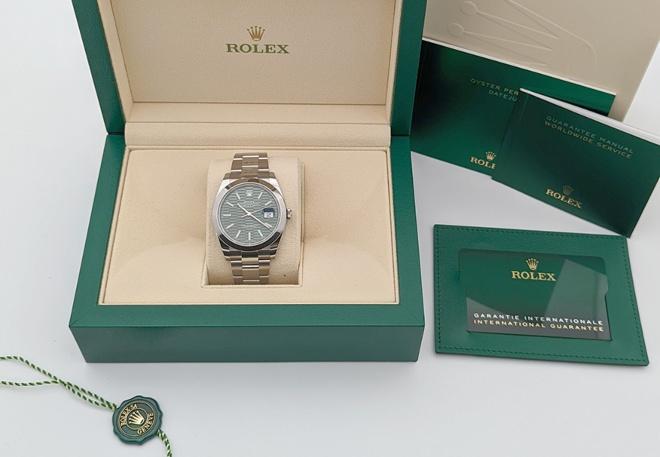 Unboxing My First Rolex, How I Got My First Rolex From An AD
